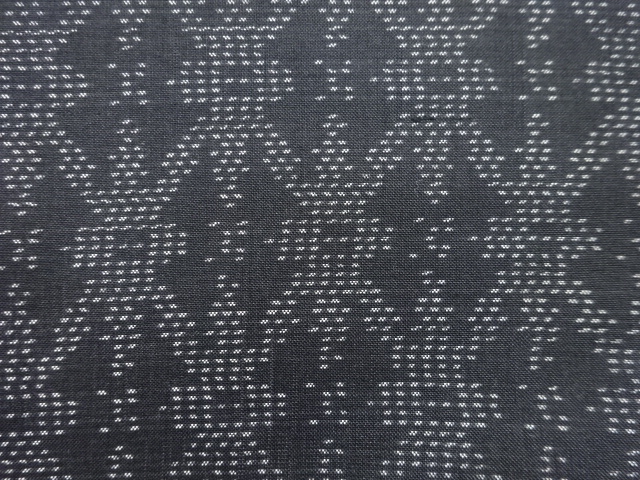 アンティーク　幾何学模様織出し本場泥大島紬着物